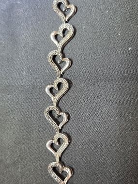 Silver Heart-Link Bracelet — Feminine Heart Motif Bracelet